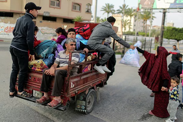Жители сектора Газа массово покидают свои дома