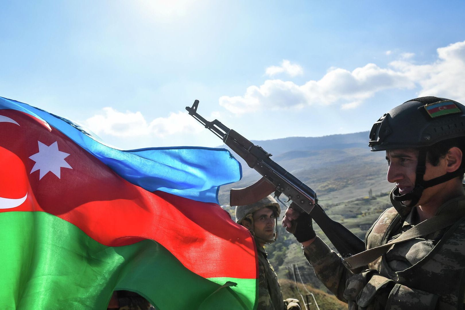 Азербайджан начал армению